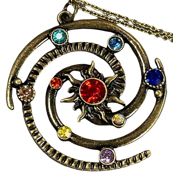 Swirl pendant necklace with sun in the middle with rainbow stones & gold chain - Picture 2 of 5